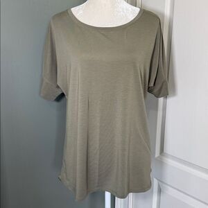 Columbia short sleeve scoop neck t-shirt green lightweight stretch size Large